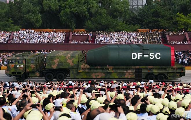 阅兵雷军周鸿祎3点出发董宇辉的位置最佳澳门新葡京app7位商界大佬现场观看(图2)